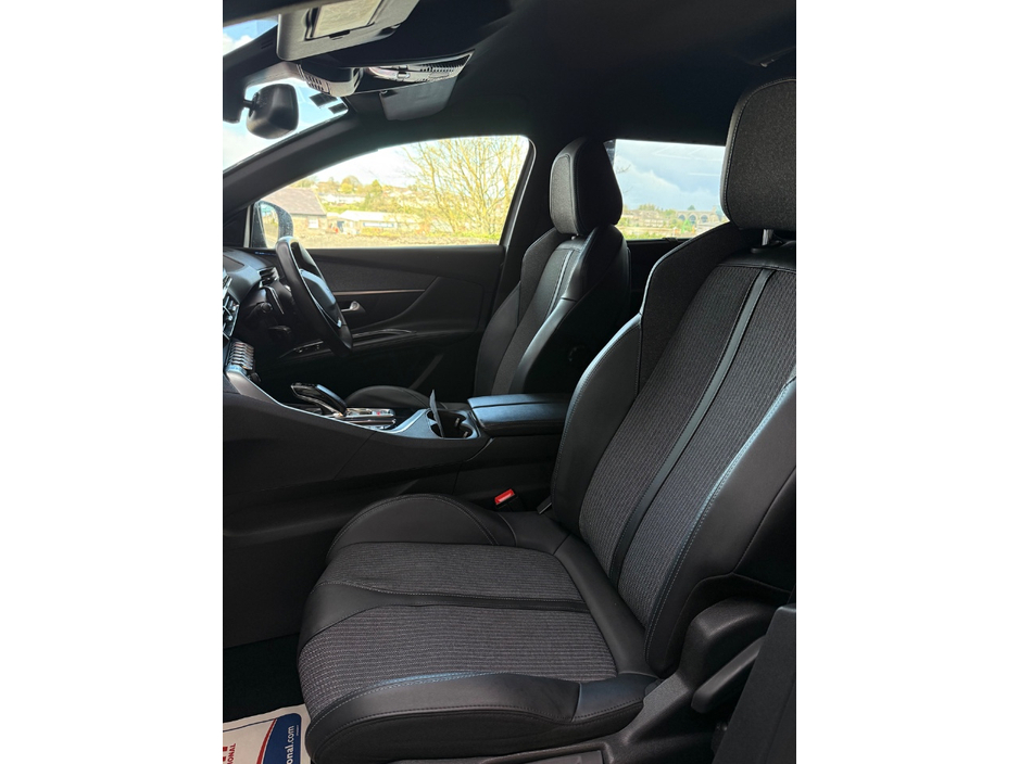 2023 Peugeot 5008 - image 16