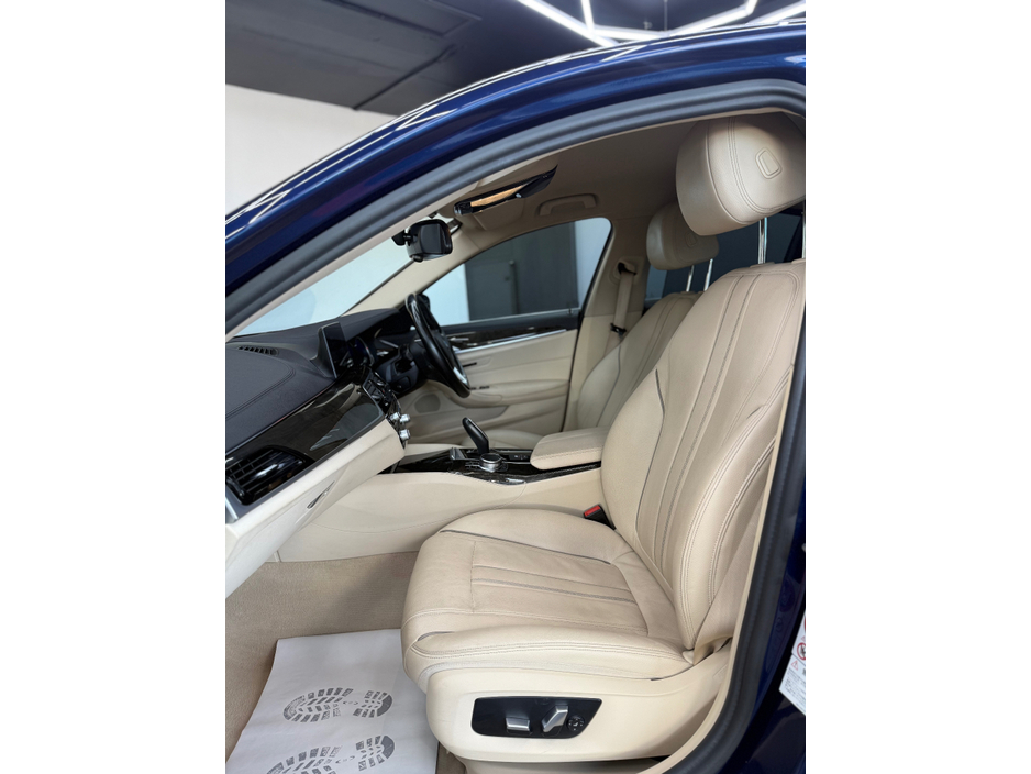 2017 BMW 5 Series - image 15