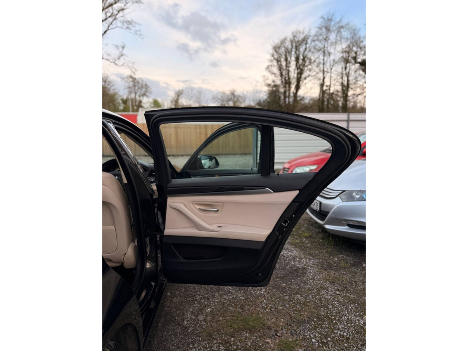 2014 BMW 5 Series - image 27