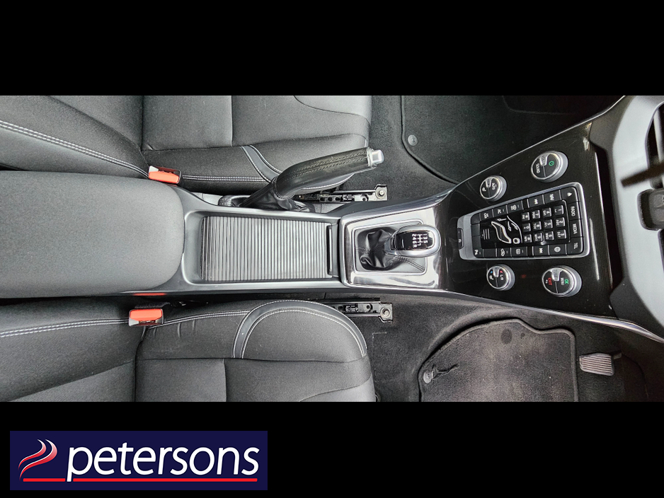 2017 Volvo V40 2.0 D2 MOMENTUM NAV + 120BHP 5DR €12,950