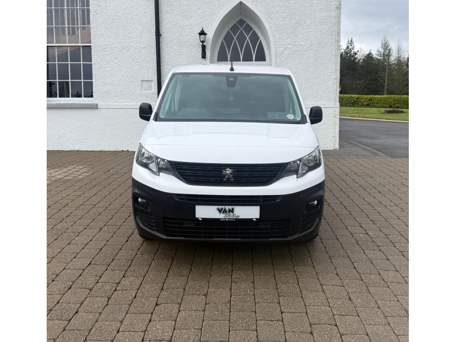 2022 Peugeot Partner - image 5