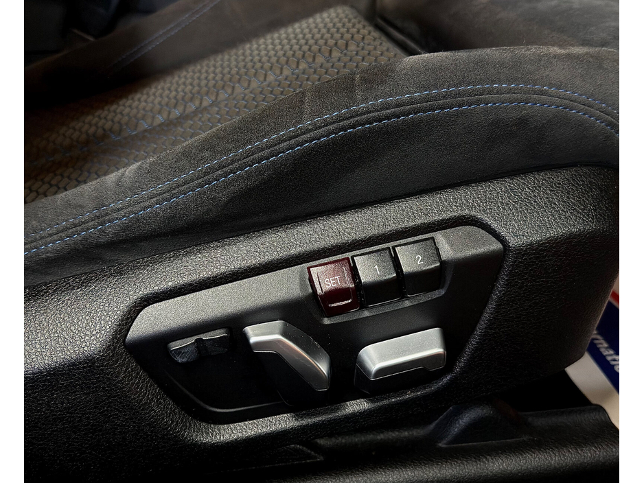 2016 BMW 3 Series - image 34