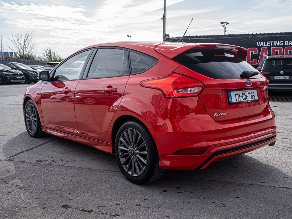 2017 Ford Focus - image 15