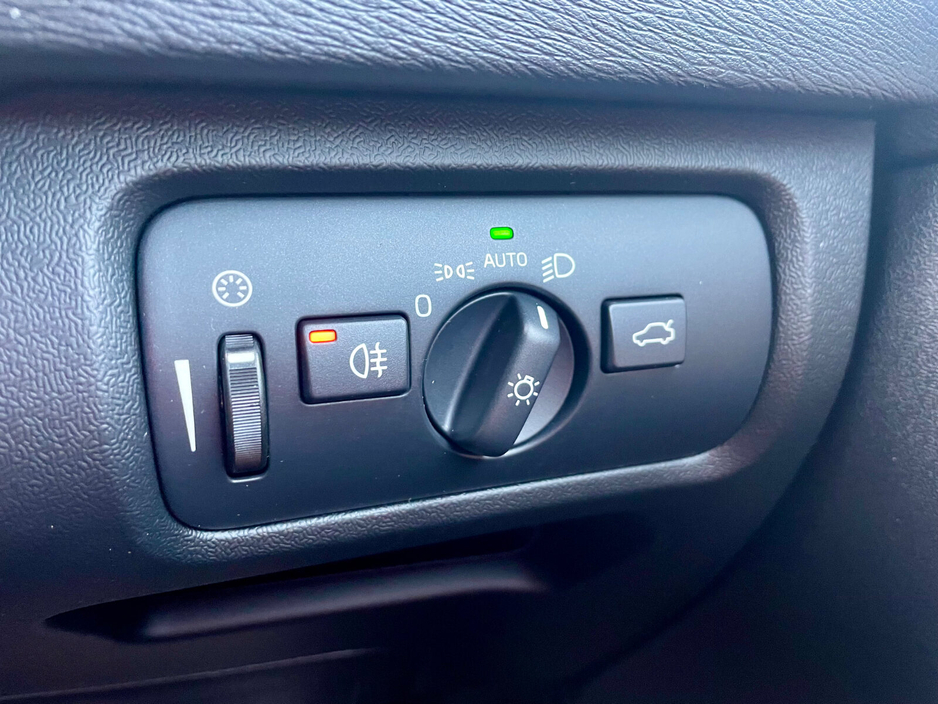 2017 Volvo V40 - image 33