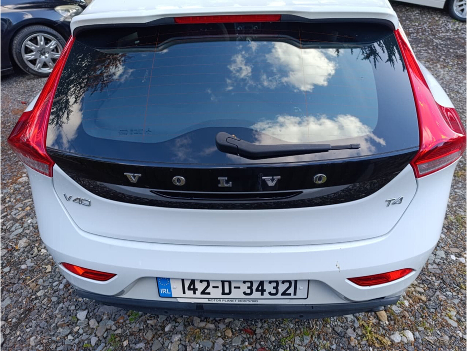 2014 Volvo V40 - image 24