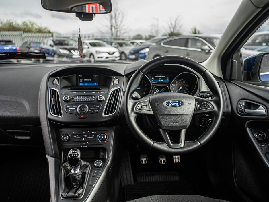 2015 Ford Focus - image 6