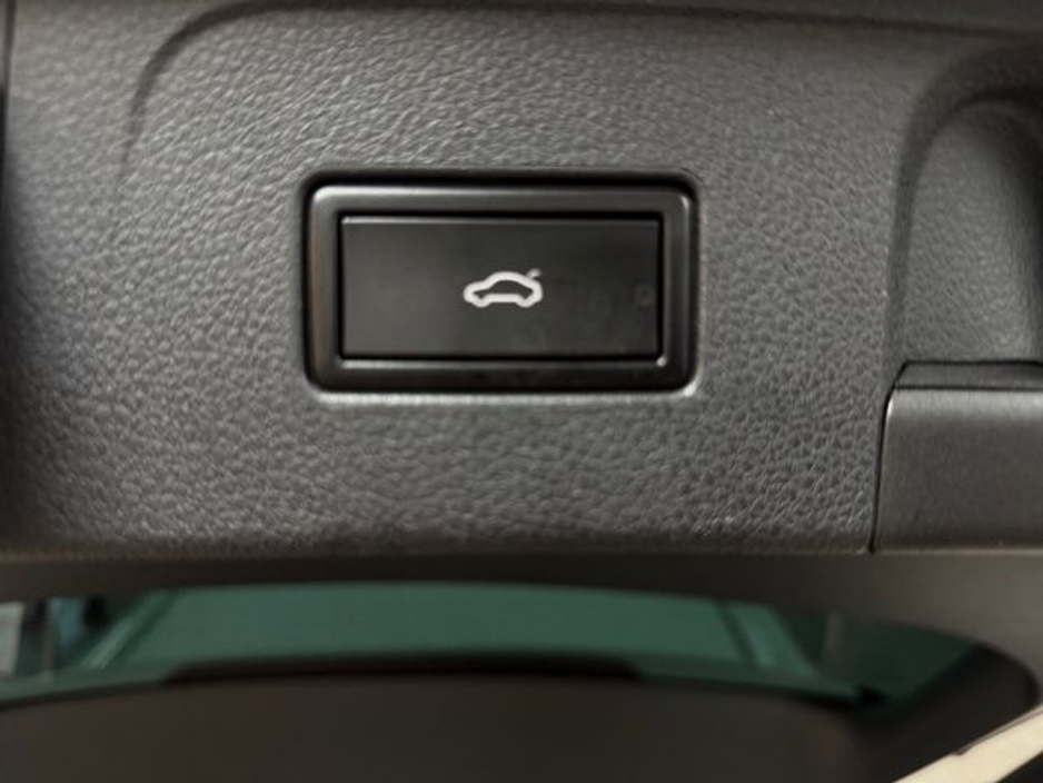 2019 Volkswagen Passat - image 19