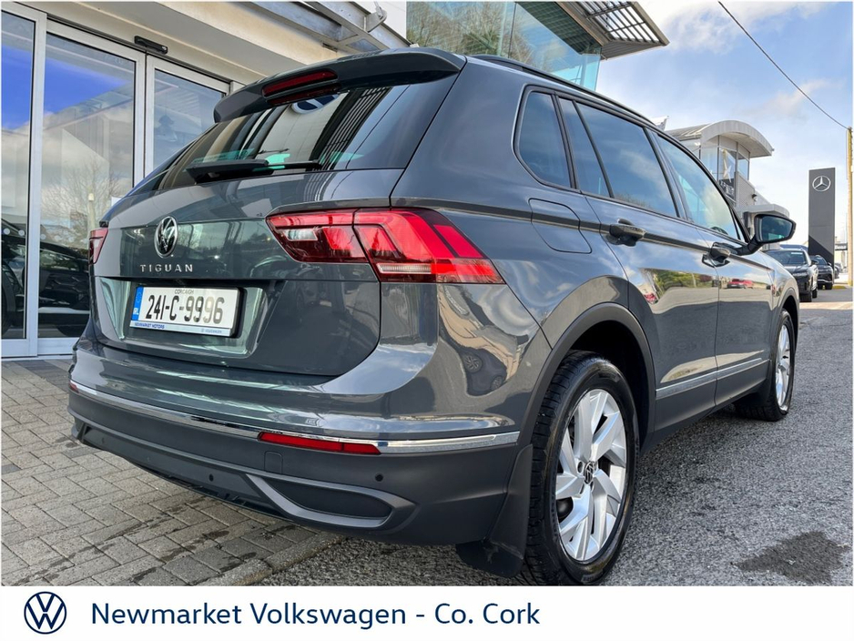 2024 Volkswagen Tiguan - image 8