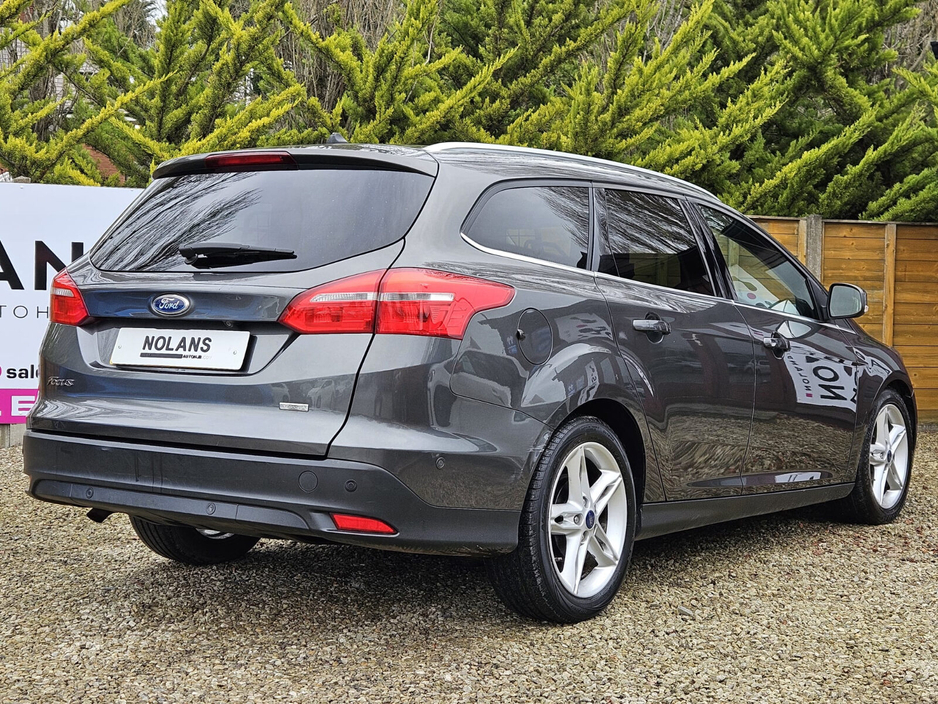 2017 Ford Focus - image 18