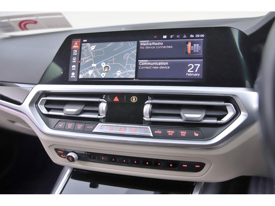 2021 BMW 3 Series - image 15