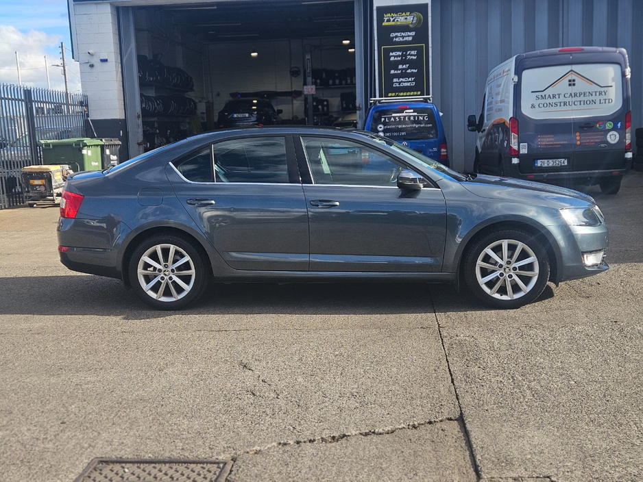 2017 Skoda Octavia - image 2