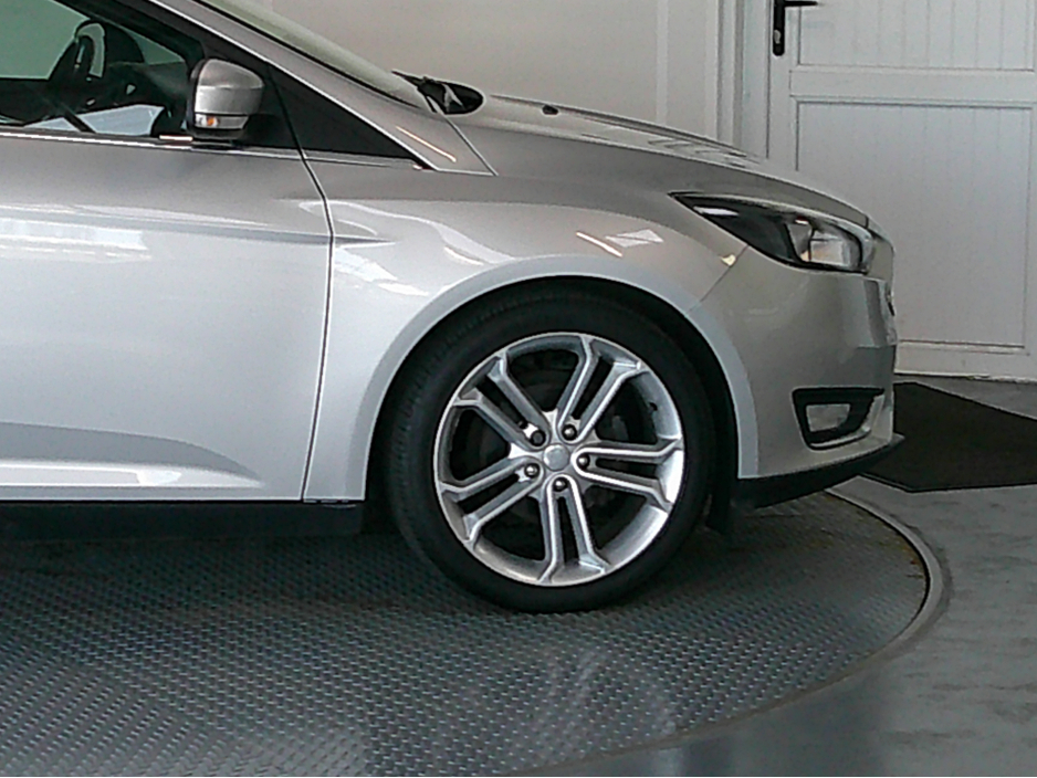 2017 Ford Focus - image 29