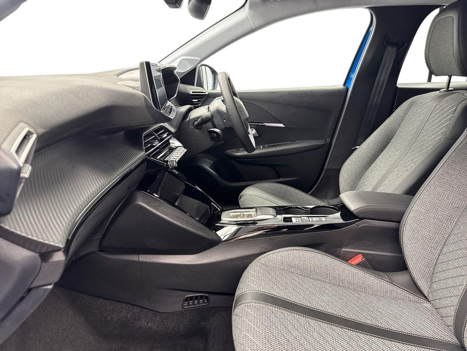 2026 Peugeot 208 - image 2