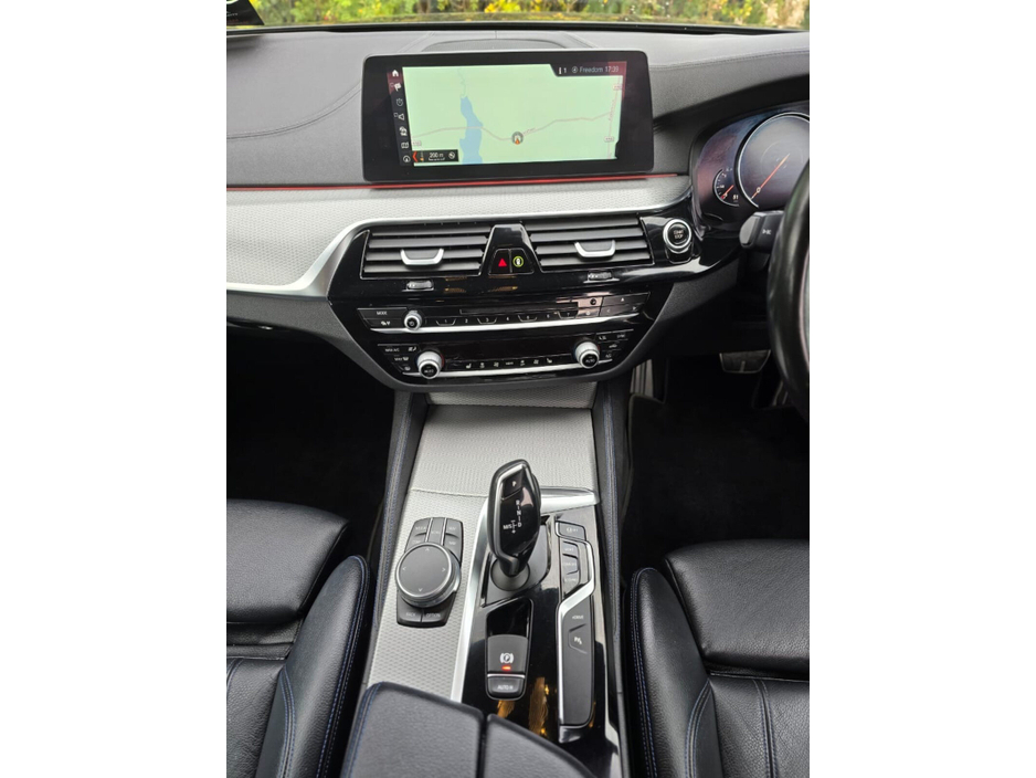 2018 BMW 5 Series - image 10