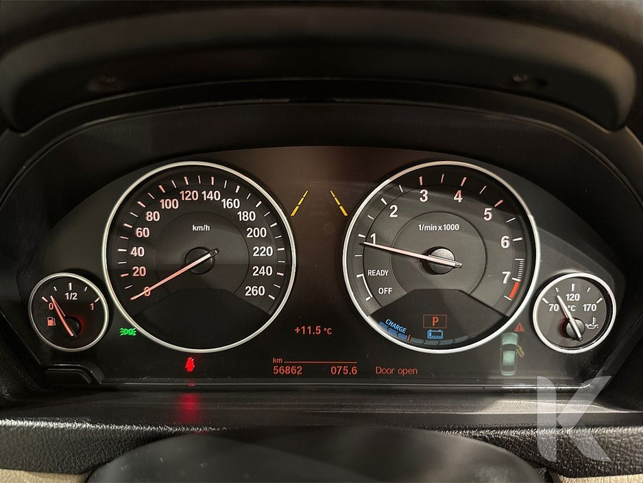 2016 BMW 3 Series - image 22