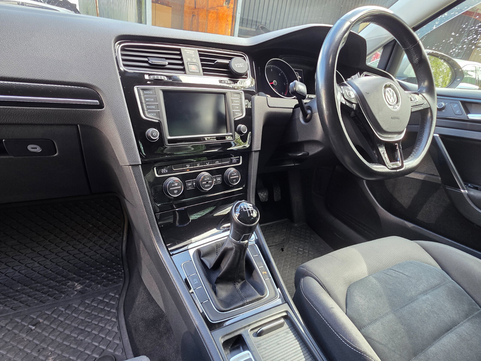 2016 Volkswagen Golf - image 16