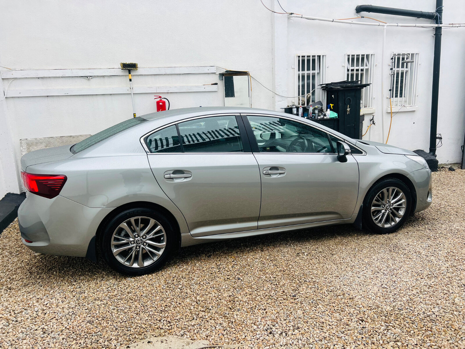2015 Toyota Avensis - image 11