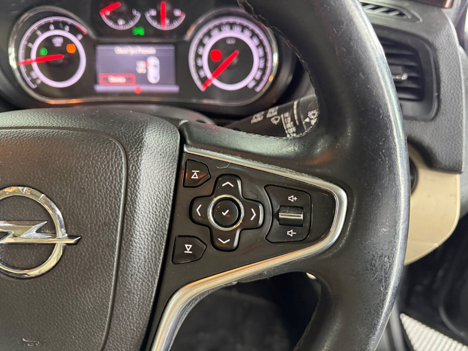 2016 Opel Insignia - image 23