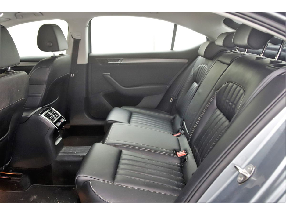 2020 Skoda Superb - image 15