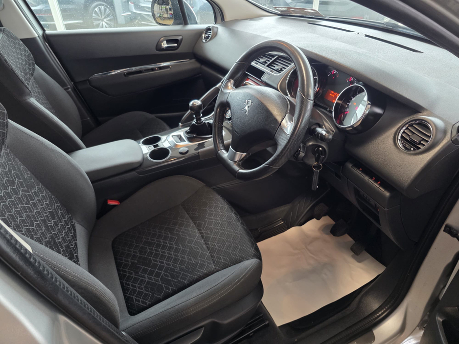 2016 Peugeot 3008 - image 9