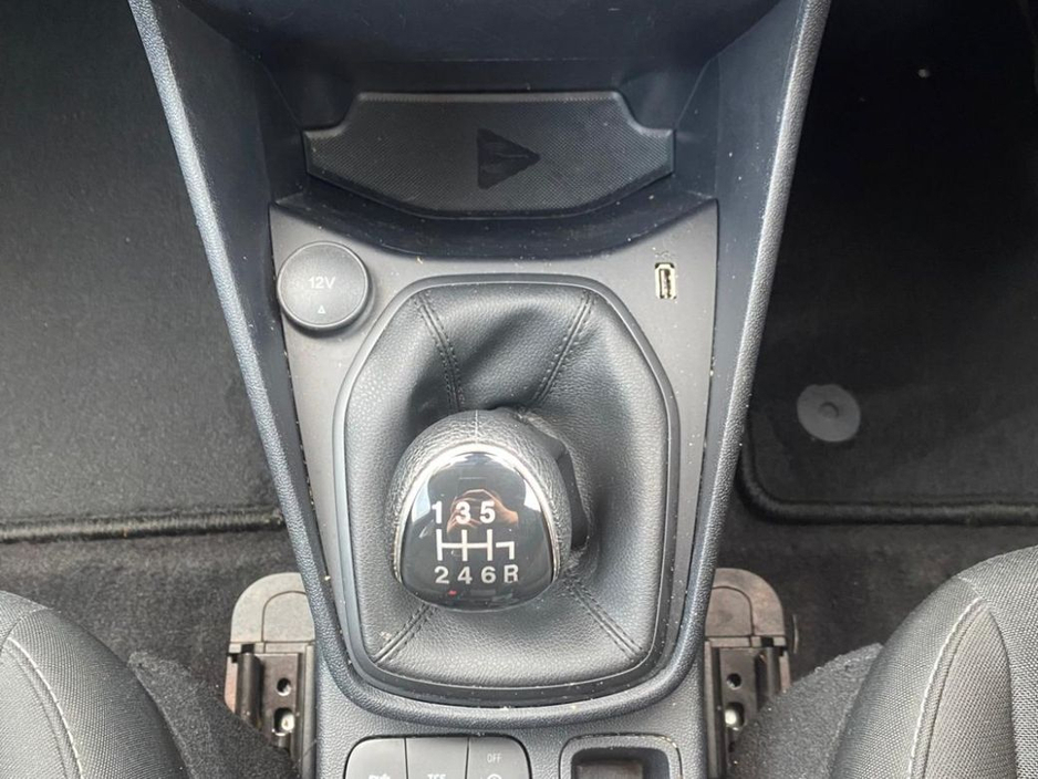 2021 Ford Fiesta - image 28