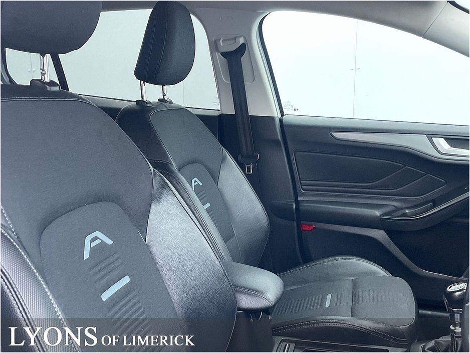 2019 Ford Focus - image 10