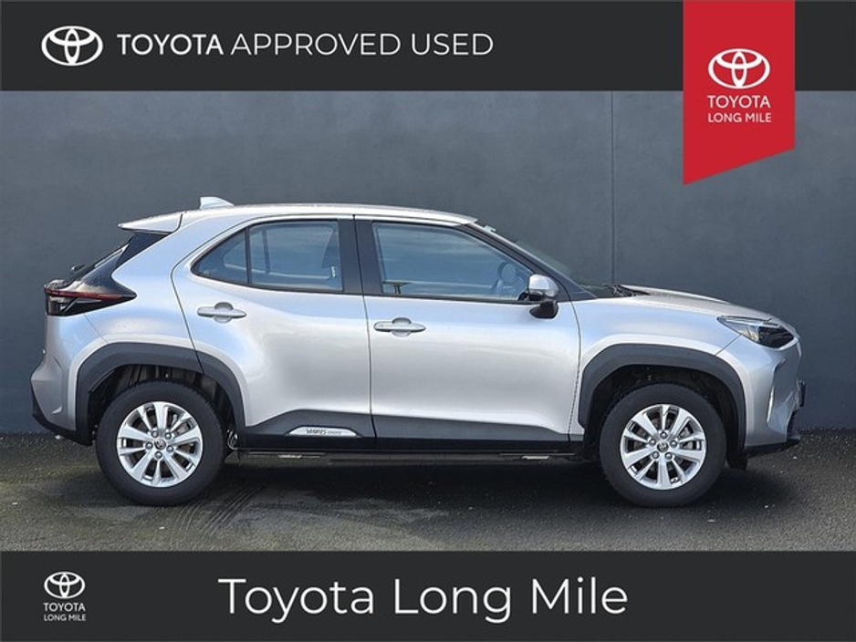 2025 Toyota Yaris Cross - image 2