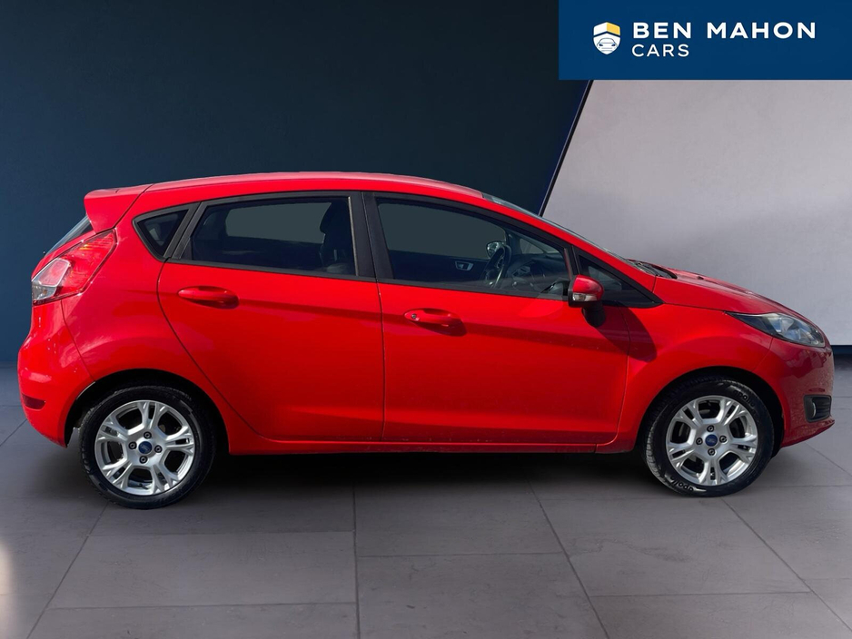 2015 Ford Fiesta - image 6
