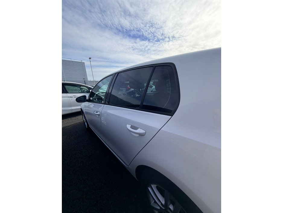 2012 Volkswagen Golf - image 8