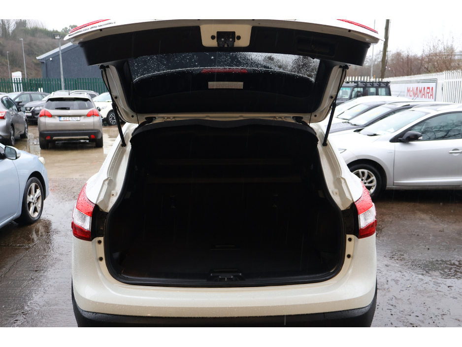 2017 Nissan Qashqai N-CONNECTA 360  Great Spec Exceptional Condition! €13,995