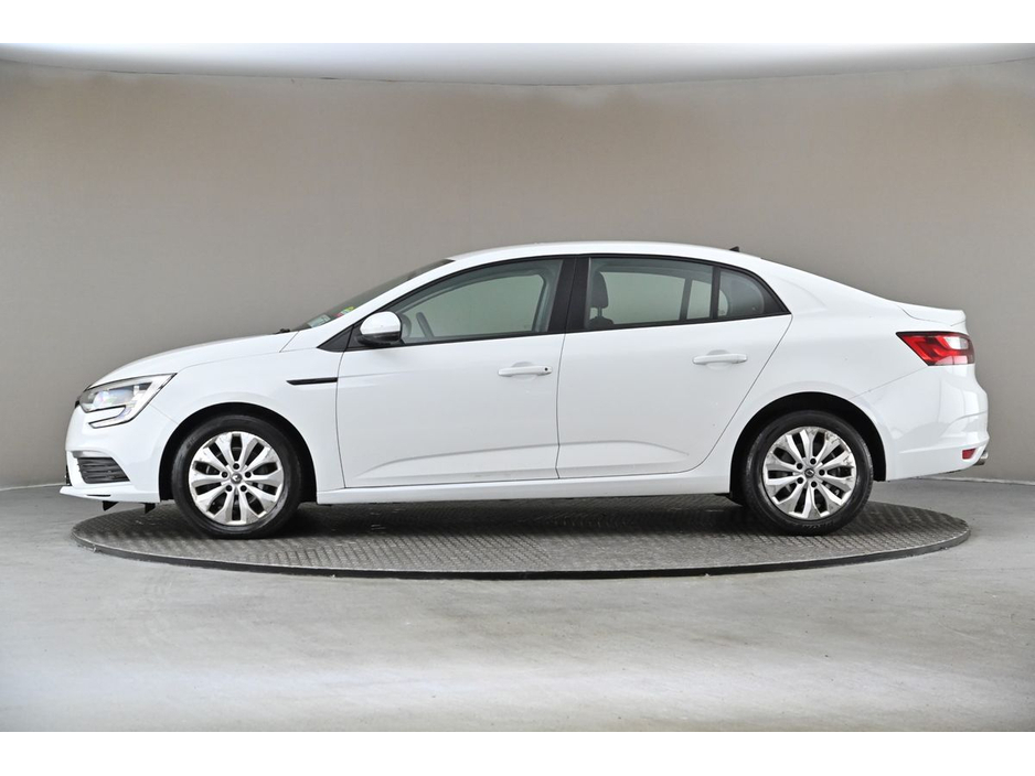 2017 Renault Megane - image 5