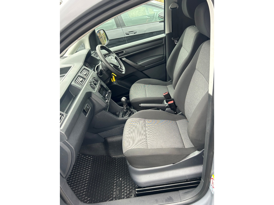 2020 Volkswagen Caddy - image 16