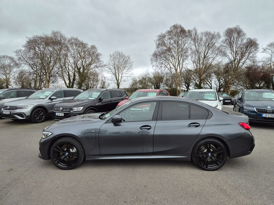 2020 BMW 3 Series - image 3