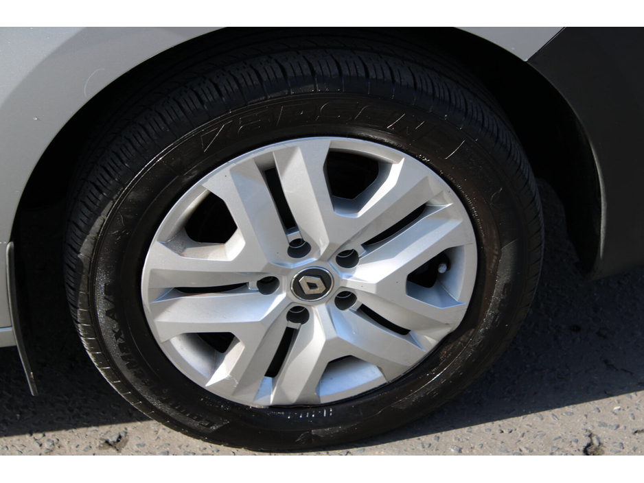 2023 Renault Kangoo - image 10