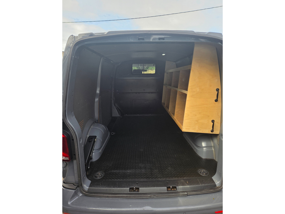 2022 Volkswagen Transporter - image 12