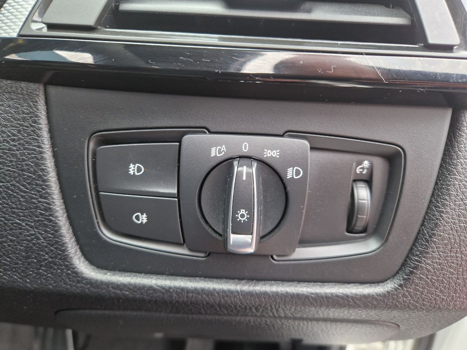 2013 BMW 3 Series - image 33