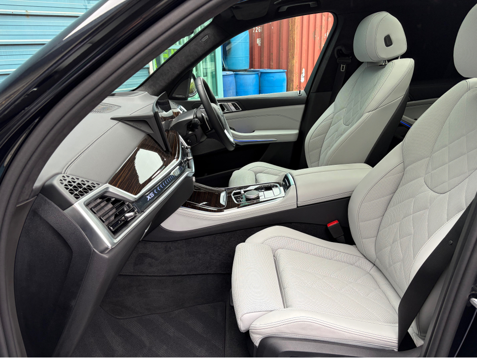 2025 BMW X5 - image 19
