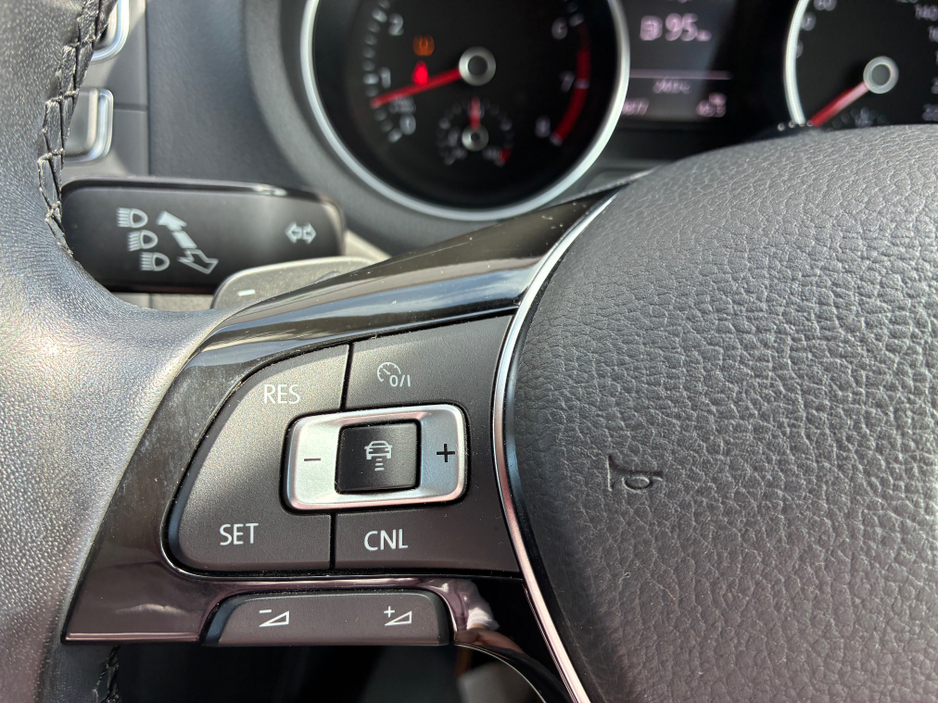 2014 Volkswagen Polo - image 12