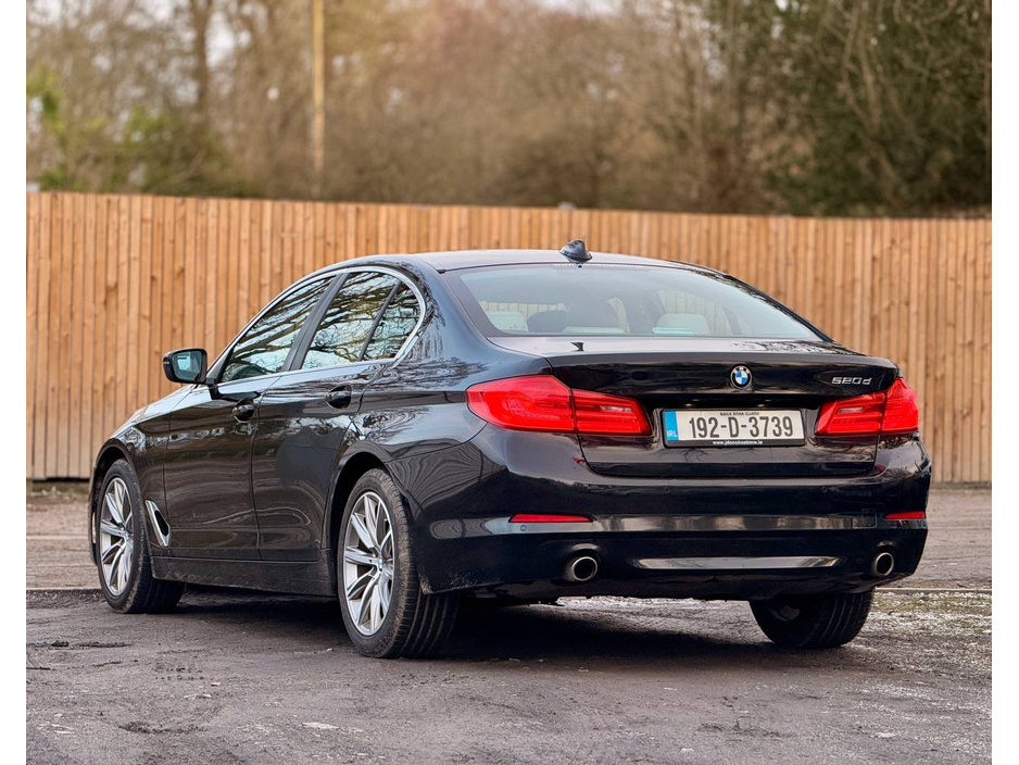 2019 BMW 5 Series - image 5
