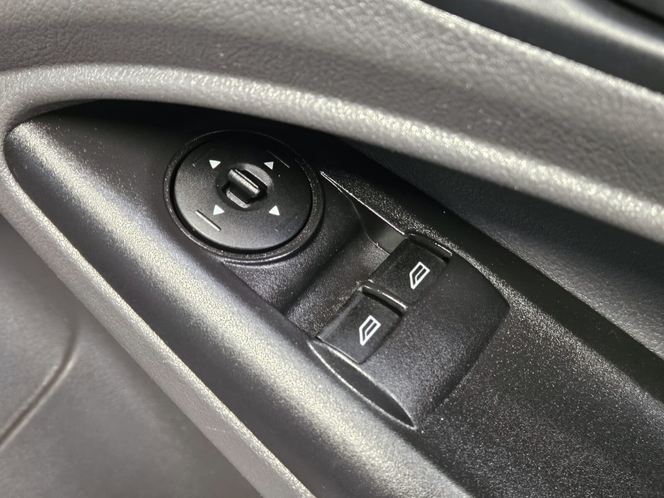 2020 Ford Transit Connect - image 7