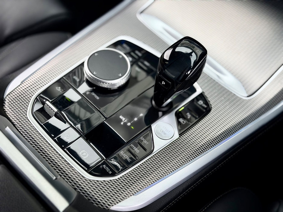 2020 BMW X5 - image 19