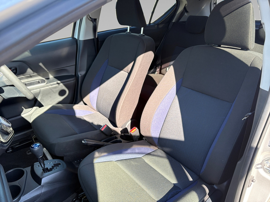 2018 Toyota Aqua - image 9