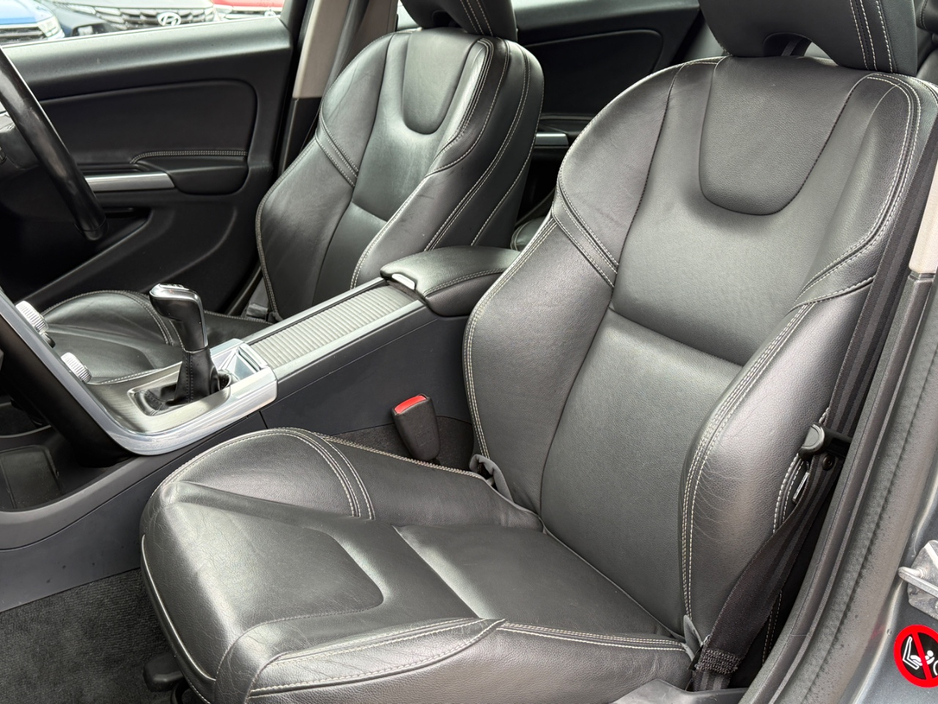 2015 Volvo S60 - image 29