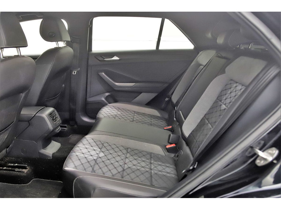 2023 Volkswagen T-Roc - image 16