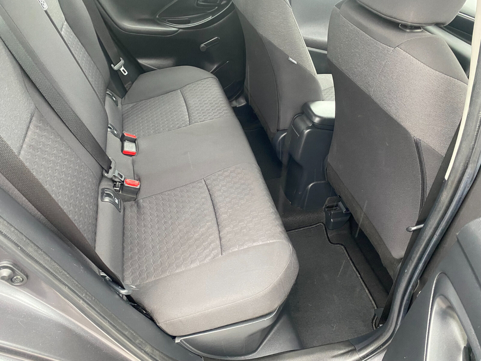 2024 Toyota Yaris - image 13