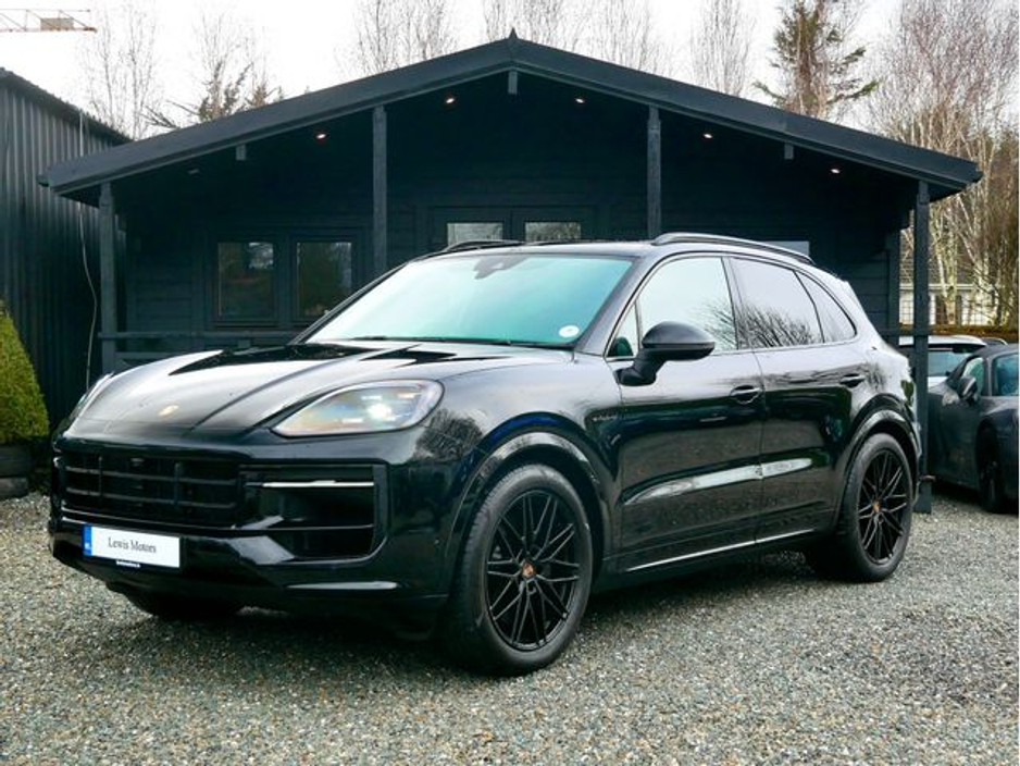 2025 Porsche Cayenne - image 3