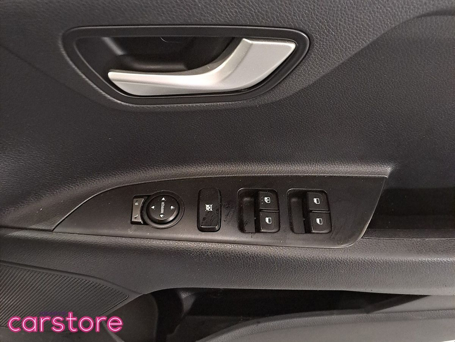 2018 Kia Stonic - image 17