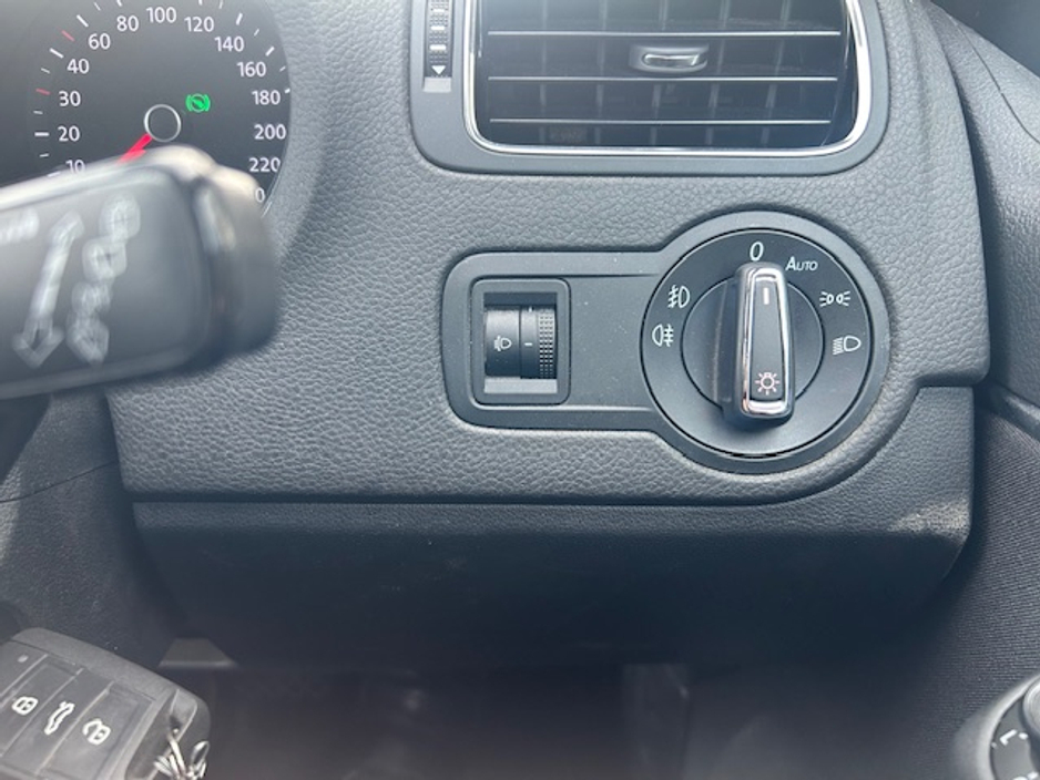 2015 Volkswagen Polo - image 18