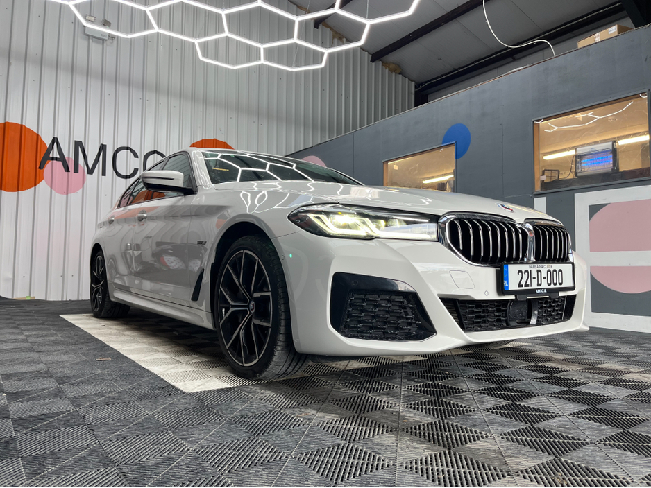 2022 BMW 5 Series - image 9