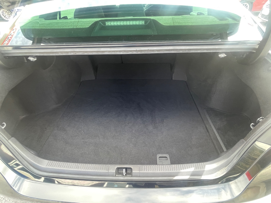 2018 Toyota Camry - image 9